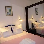 Spacious And Close To The City Center