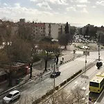 Spacious And Close To The City Center