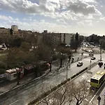 Spacious And Close To The City Center